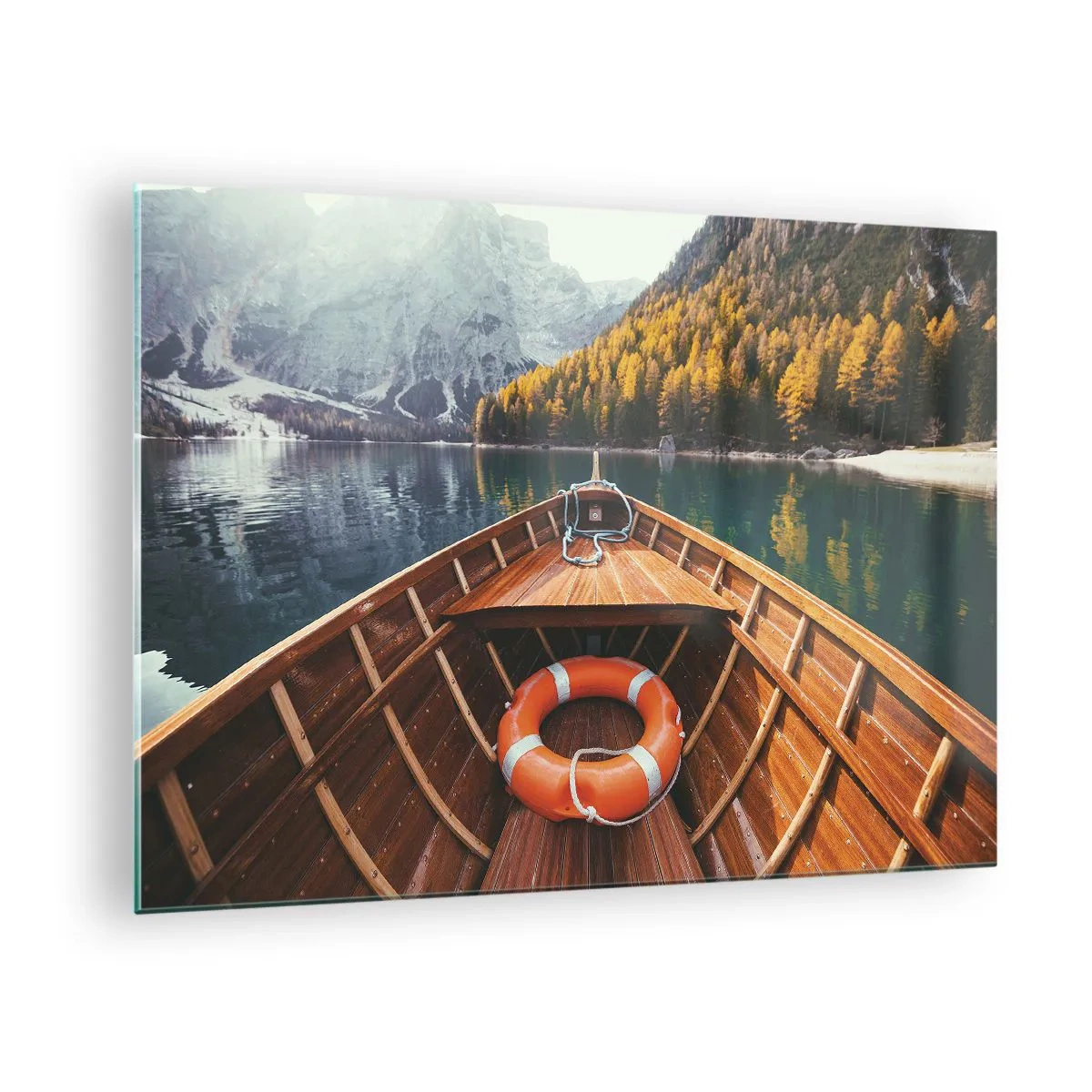 Obraz na skle - Výhľad z drevenej lode na horské jazero a jesenný les - 70x50cm - Horská túra - Moderná nástenná dekorácia do obývacej izby a spálne ARTTOR