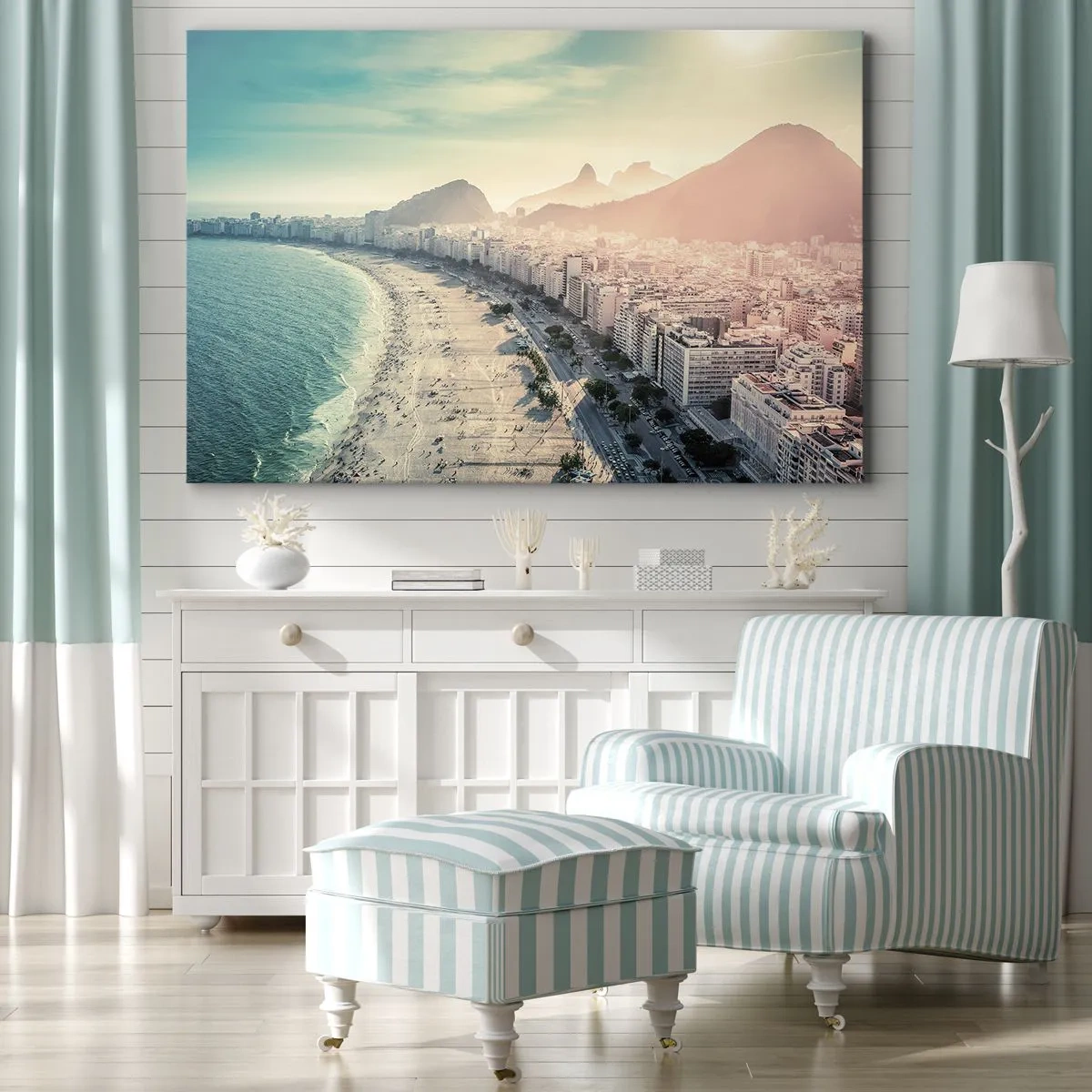 Obraz na plátne - Panoráma pláže Copacabana s horami v pozadí v Rio de Janeiro - 70x50cm - Večná dovolenka v Riu - Moderná nástenná dekorácia do obývacej izby a spálne ARTTOR
