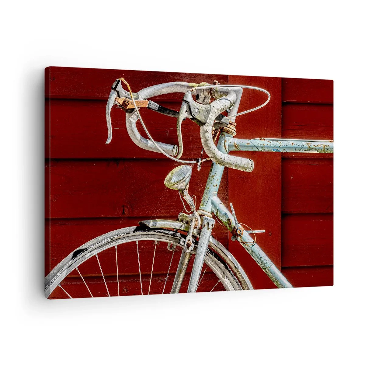 Obraz na plátne - Vintage bicykel oproti červenej drevenej stene - 70x50cm - Stvorený pre víťazstvo - Moderná nástenná dekorácia do obývacej izby a spálne ARTTOR