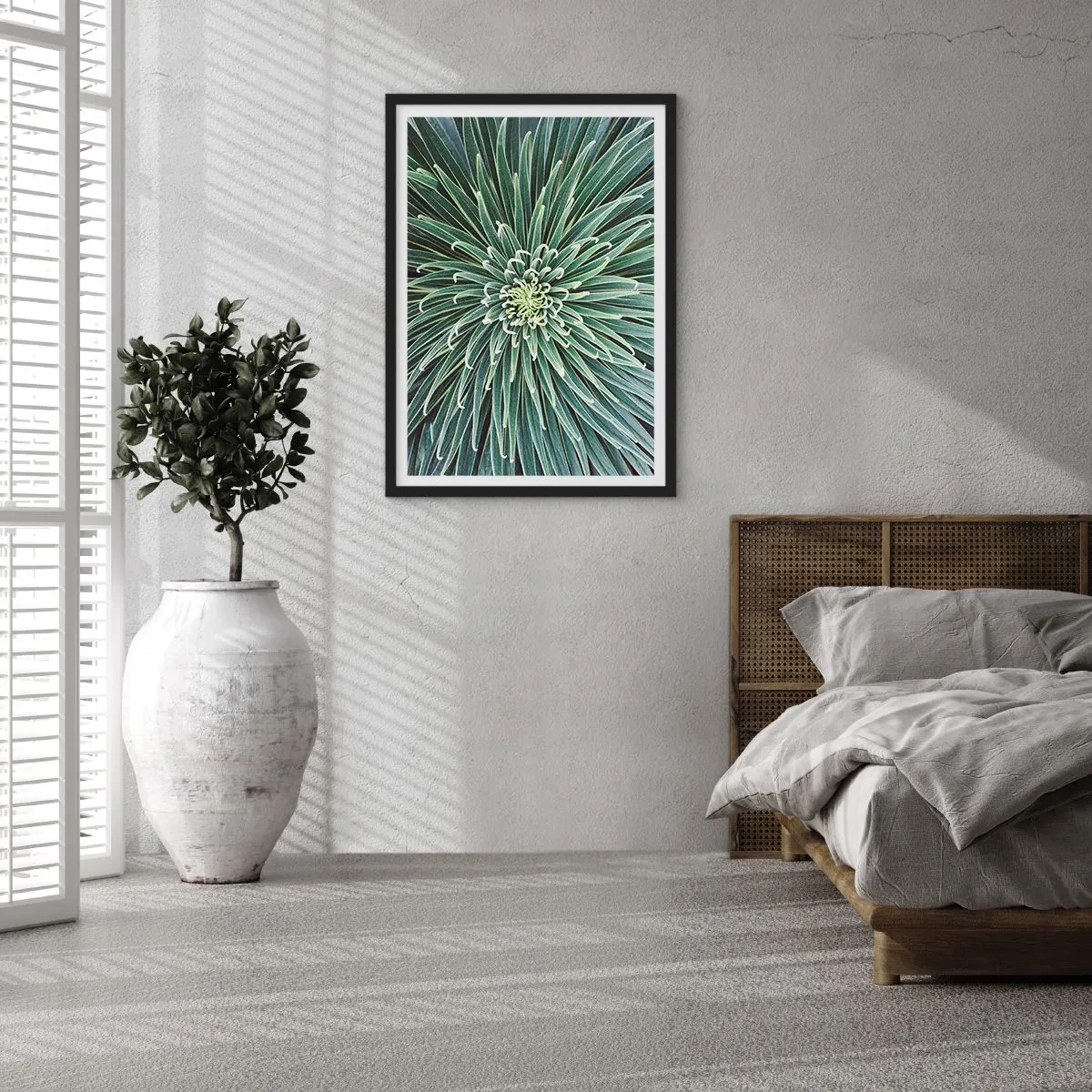 Plagát v čiernom ráme - Detailný záber zelenej rastliny so symetrickými listami. - 50x70cm - Zrodenie hviezdy - Moderná nástenná dekorácia do obývacej izby a spálne ARTTOR