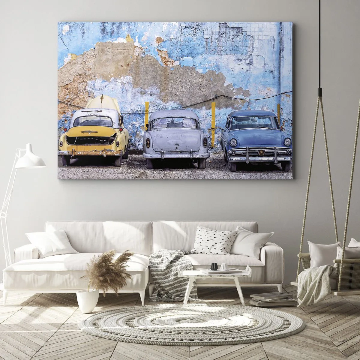 Obraz na plátne - Staré autá na pozadí zničenej steny - 70x50cm - Stretnutie veteránov - Moderná nástenná dekorácia do obývacej izby a spálne ARTTOR