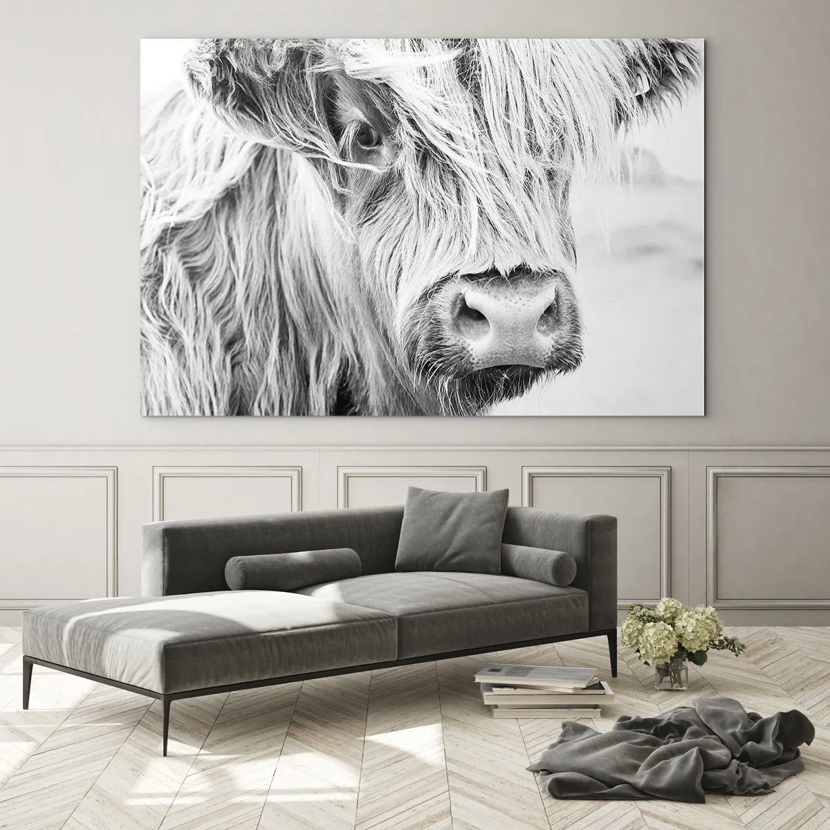 Obraz na skle - Detailný záber na dlhosrstý škótsky dobytok v čiernobielej farbe - 70x50cm - Škótska divokosť - Moderná nástenná dekorácia do obývacej izby a spálne ARTTOR