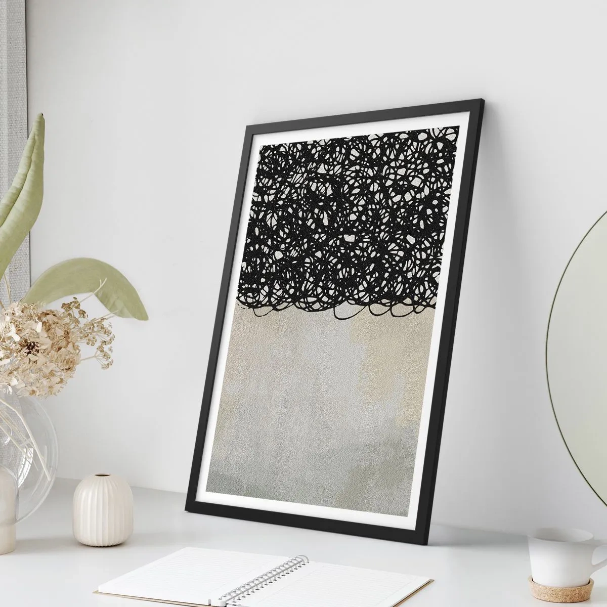 Plagát v čiernom ráme - Abstraktná kompozícia s čiernymi čiarami na svetlom pozadí - 50x70cm - Víriace abstrakcie - Moderná nástenná dekorácia do obývacej izby a spálne ARTTOR