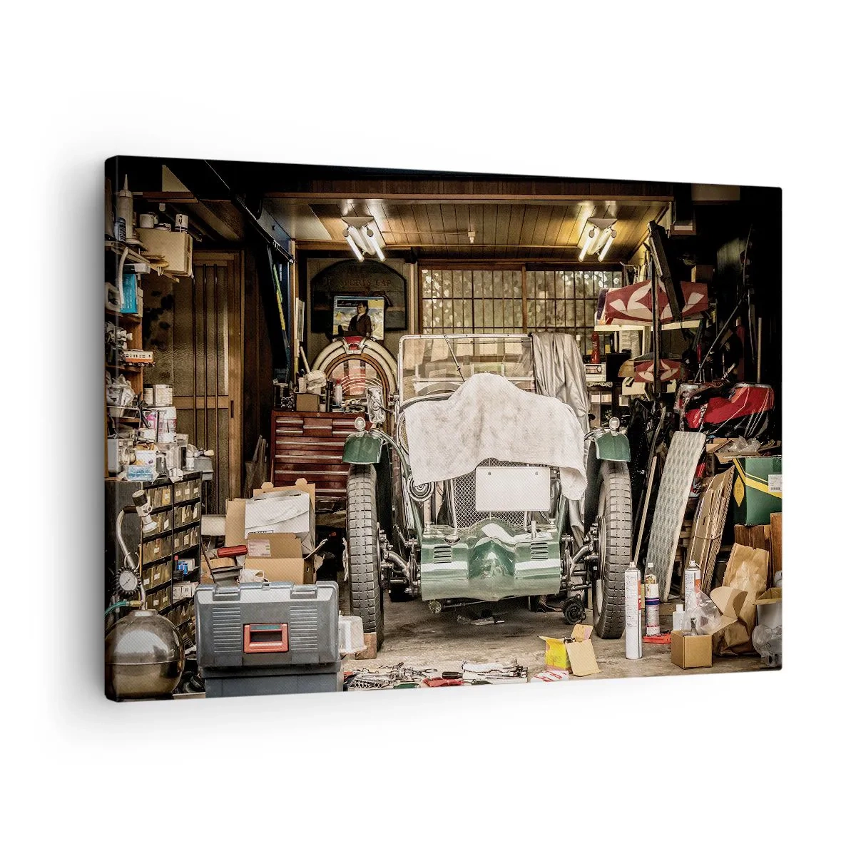 Obraz na plátne - Staré auto v garáži obklopené náradím a vybavením - 70x50cm - Späť do minulosti - Moderná nástenná dekorácia do obývacej izby a spálne ARTTOR