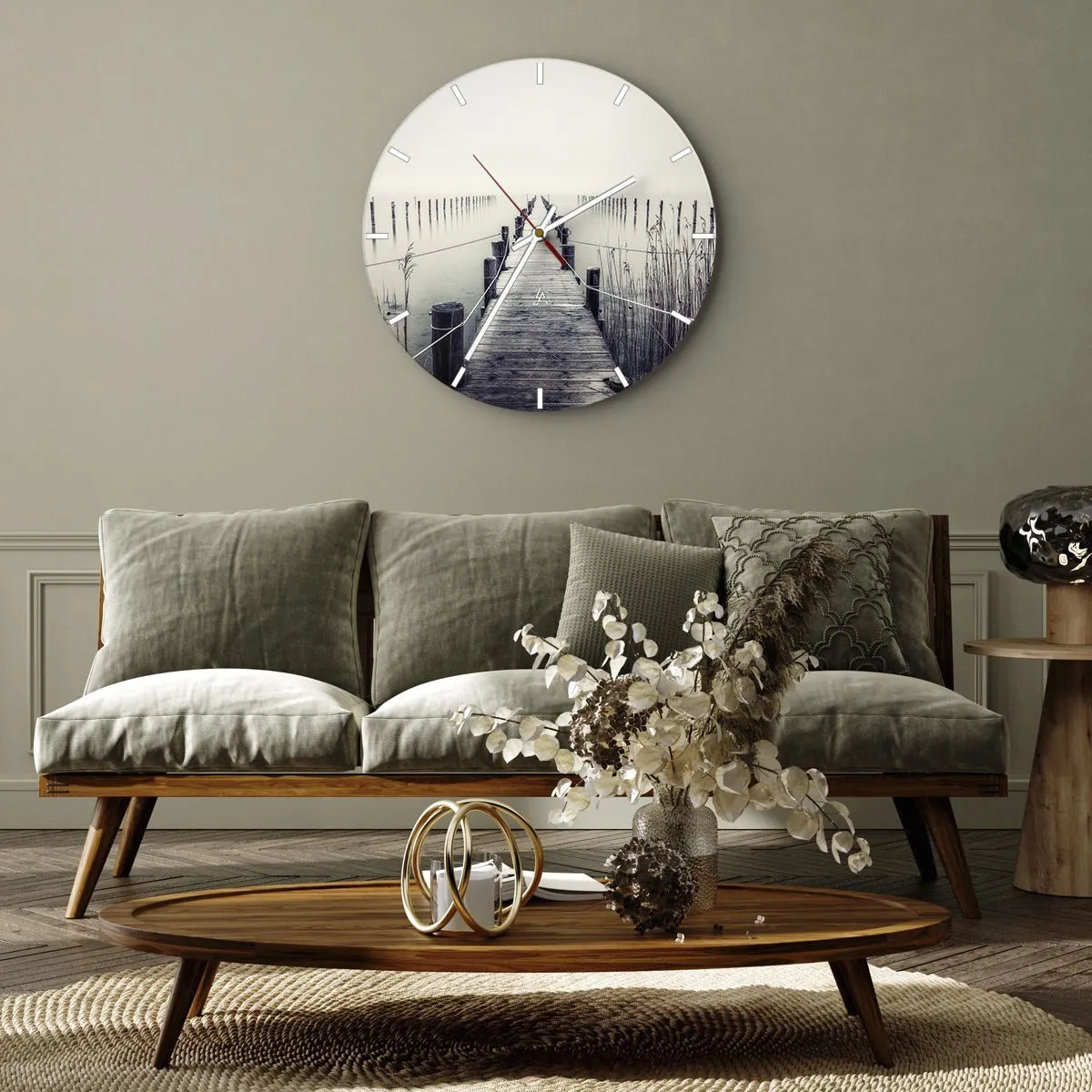 Nástenné hodiny - Drevené mólo v hmlistej krajine nad vodou - 30x30cm - Ponor sa do pokoja - Moderná nástenná dekorácia do obývacej izby, kuchyne a spálne ARTTOR