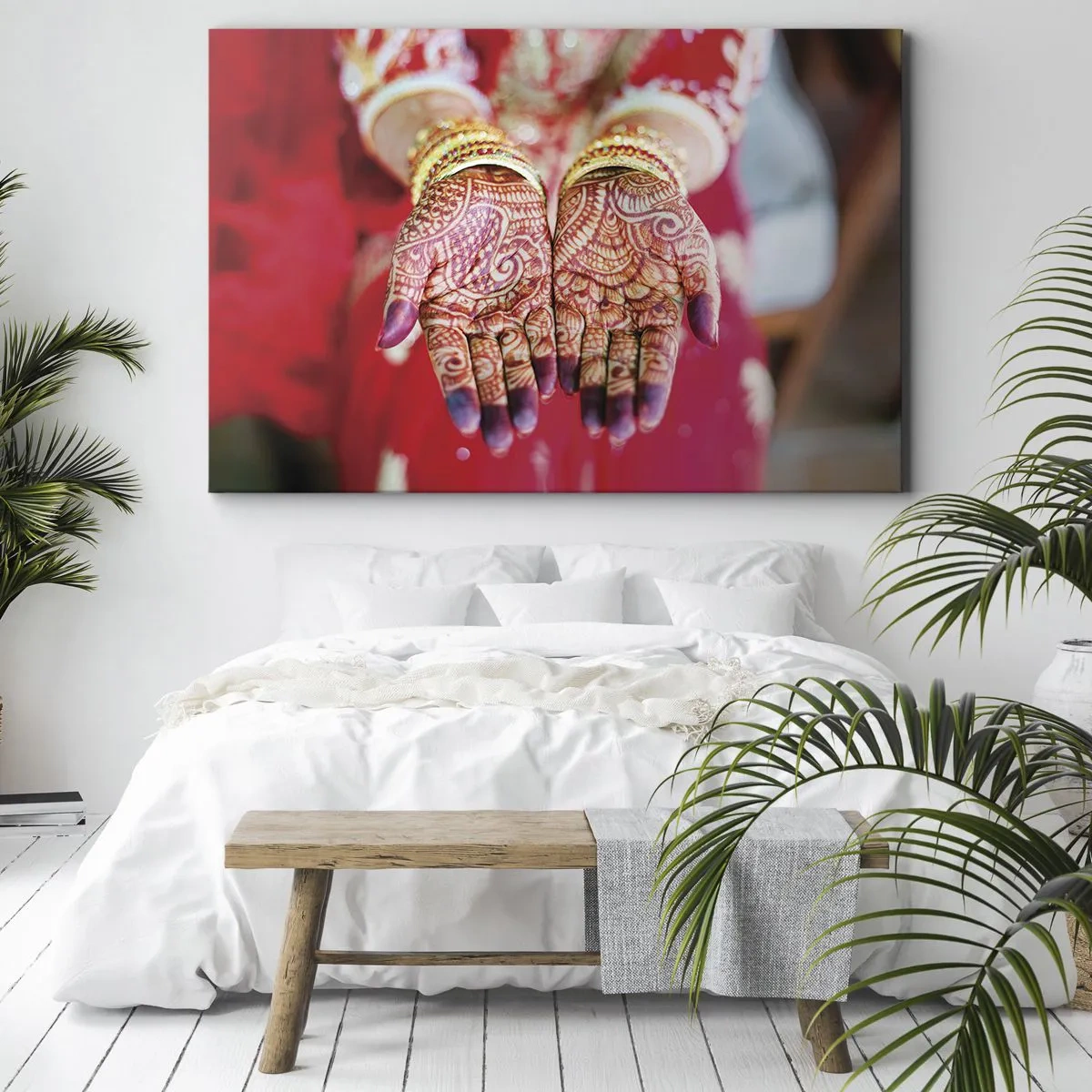 Obraz na plátne - Ruky zdobené hennou na pozadí červených šiat - 70x50cm - Pripravená chytiť šťastie - Moderná nástenná dekorácia do obývacej izby a spálne ARTTOR