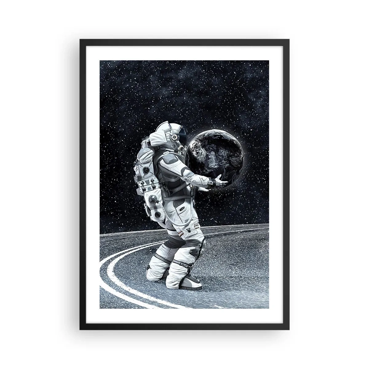 Plagát v čiernom ráme - Astronaut vo vesmíre drží guľu pripomínajúcu Zem. - 50x70cm - Na Mliečnej dráhe - Moderná nástenná dekorácia do obývacej izby a spálne ARTTOR