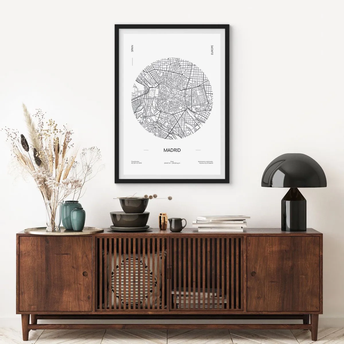 Plagát v čiernom ráme - Minimalistická mapa Madridu v čiernobielej farbe. - 50x70cm - Anatómia Madridu - Moderná nástenná dekorácia do obývacej izby a spálne ARTTOR