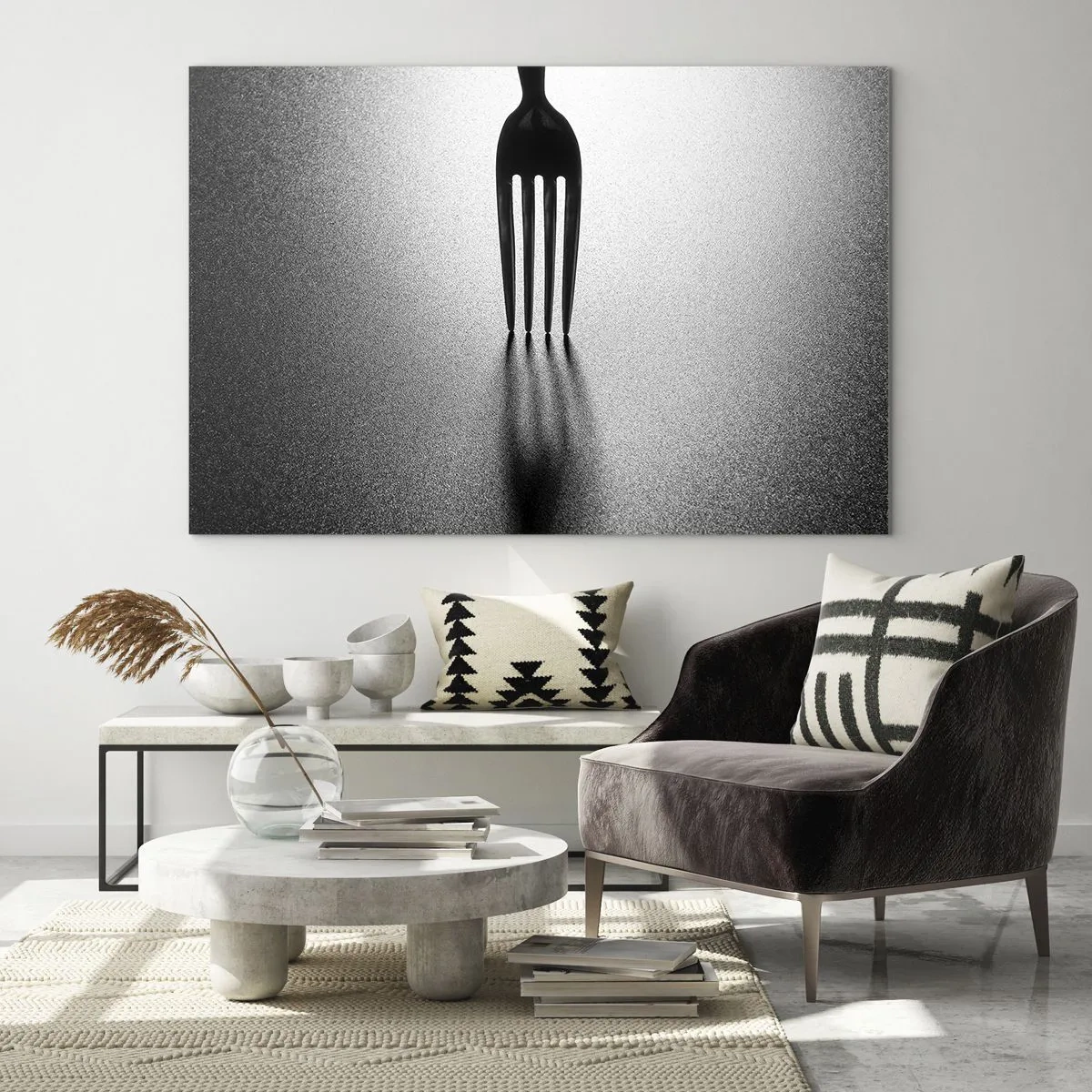 Obraz na skle - Vidlička vrhajúca tieň v minimalistickej čiernobielej kompozícii - 70x50cm - Svetlo a tieň - Moderná nástenná dekorácia do obývacej izby a spálne ARTTOR