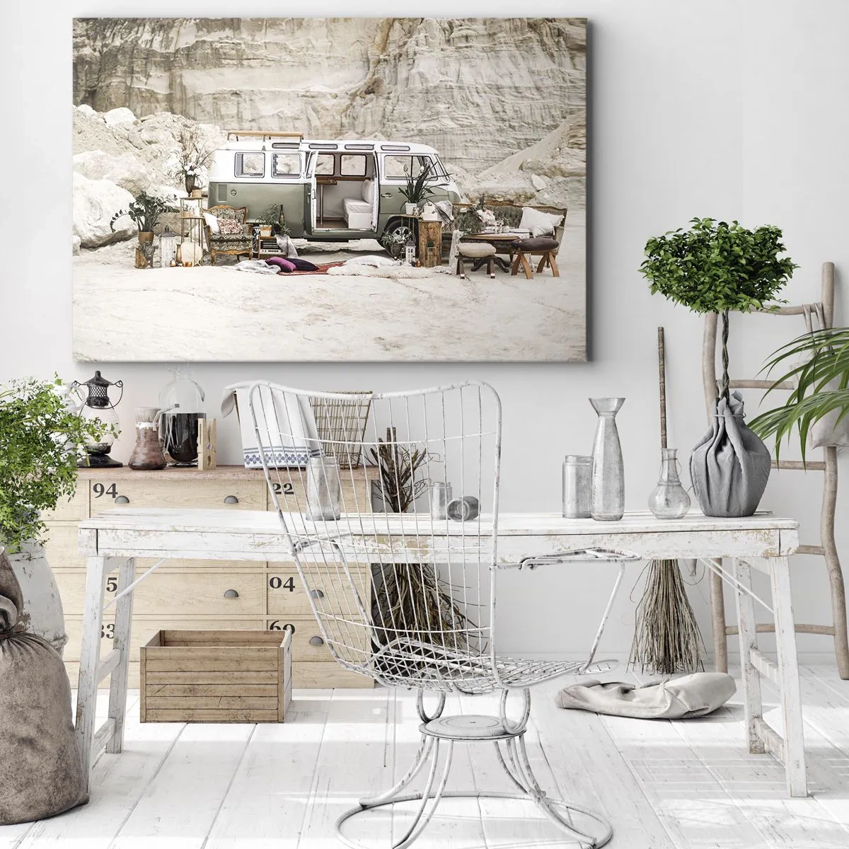Obraz na plátne - Retro karavan s boho dizajnom na pozadí skalnatej krajiny. - 70x50cm - Cesta práve začína - Moderná nástenná dekorácia do obývacej izby a spálne ARTTOR