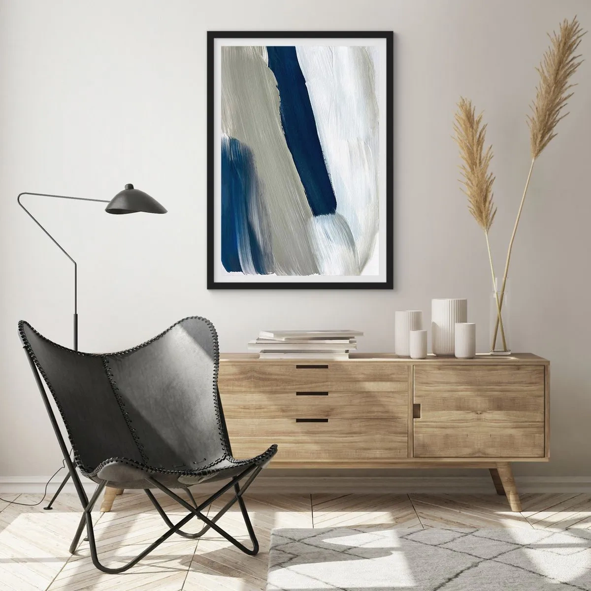 Plagát v čiernom ráme - Abstraktné ťahy štetcom v odtieňoch námorníckej modrej - 50x70cm - Stretnutie s bielou - Moderná nástenná dekorácia do obývacej izby a spálne ARTTOR