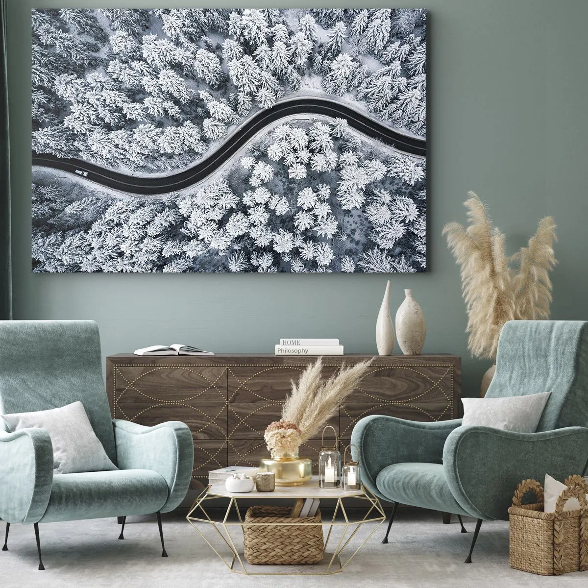 Obraz na plátne - Pohľad z vtáčej perspektívy na kľukatú cestu v zimnom lese - 70x50cm - Zimným lesom - Moderná nástenná dekorácia do obývacej izby a spálne ARTTOR