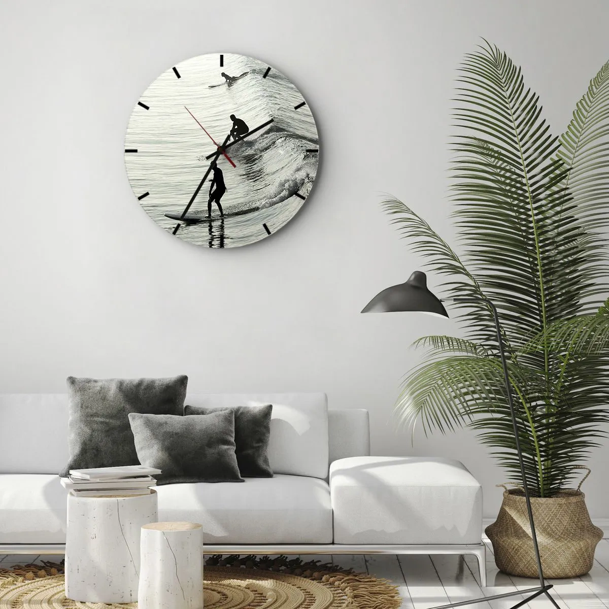 Nástenné hodiny - Surferi chytajúci ranné vlny na pokojnom mori - 30x30cm - Vlne v ústrety - Moderná nástenná dekorácia do obývacej izby, kuchyne a spálne ARTTOR