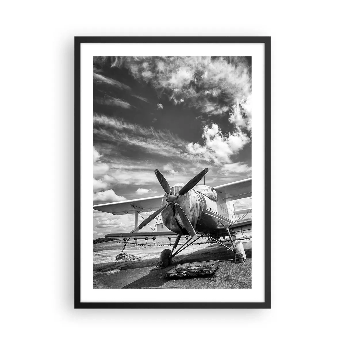 Plagát v čiernom ráme - Čiernobiela fotografia retro lietadla proti oblohe - 50x70cm - Nemôžem sa toho dočkať! - Moderná nástenná dekorácia do obývacej izby a spálne ARTTOR