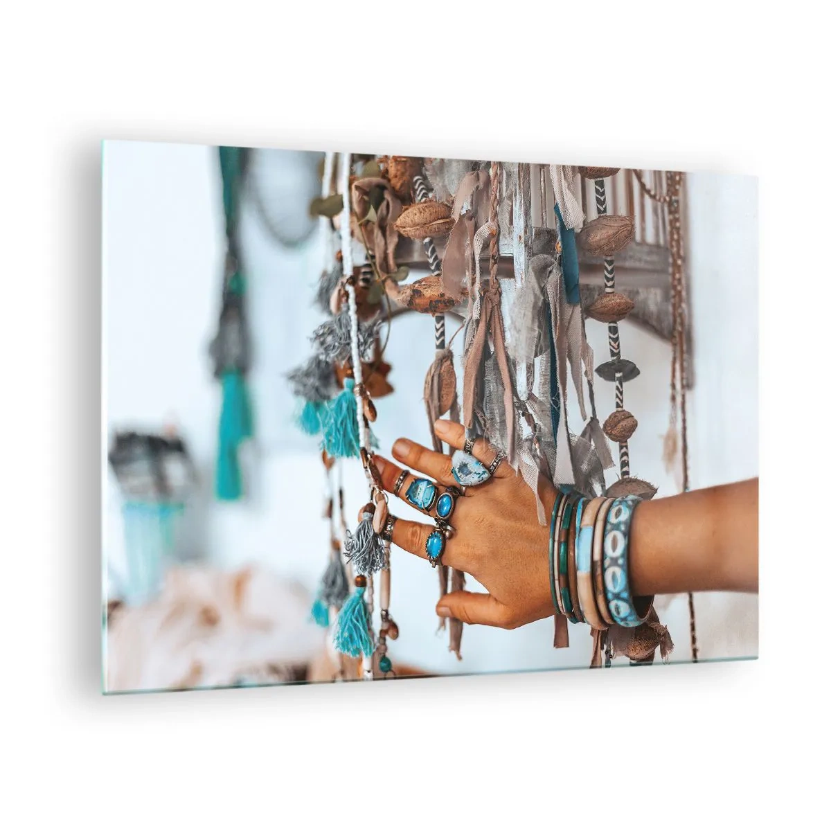 Obraz na skle - Ruka s boho šperkami dojímavá etnická dekorácia - 70x50cm - Miestne poklady - Moderná nástenná dekorácia do obývacej izby a spálne ARTTOR