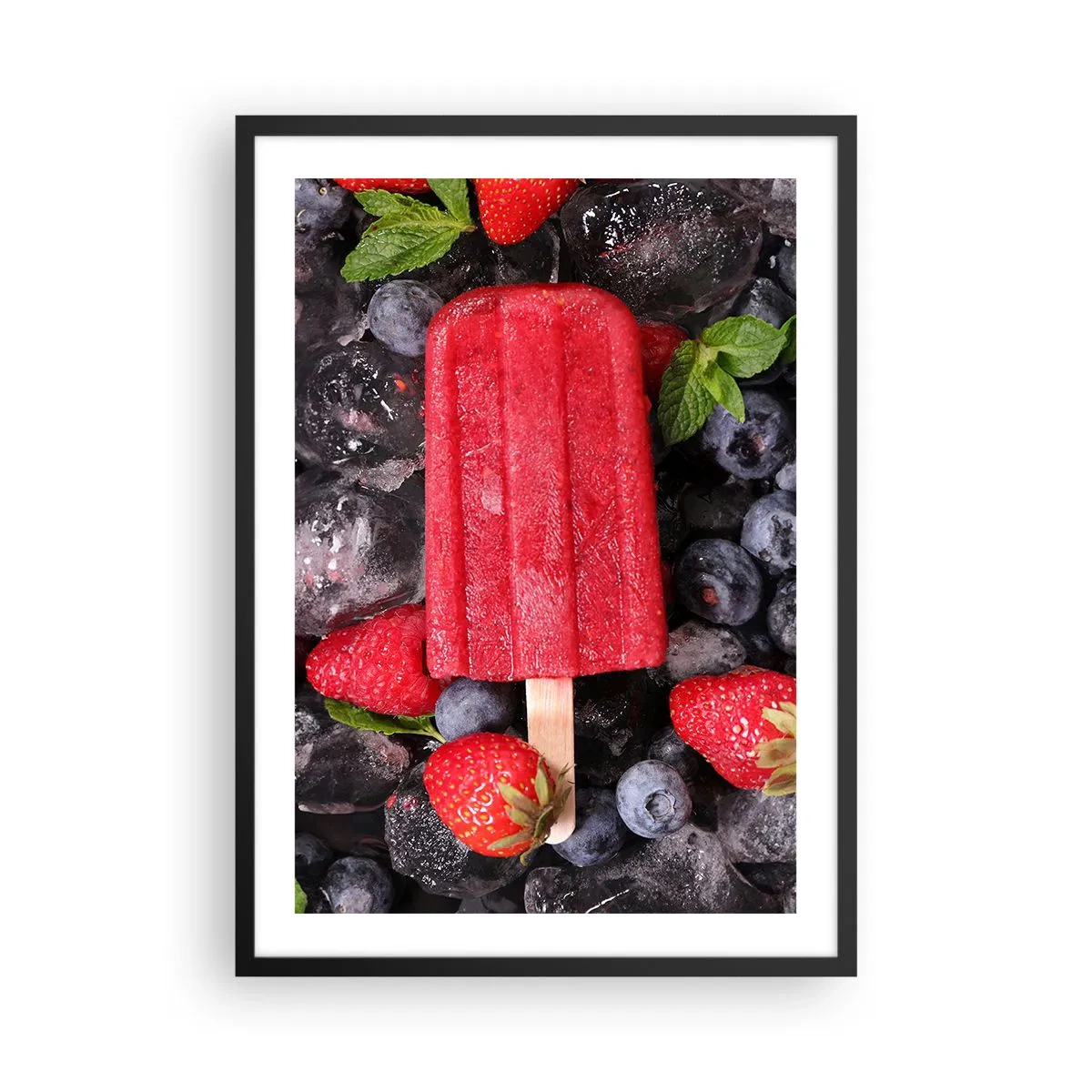Plagát v čiernom ráme - Červený zmrzlinový sorbet na paličke obklopený jahodami a čučoriedkami - 50x70cm - Chuť horúceho leta - Moderná nástenná dekorácia do obývacej izby a spálne ARTTOR
