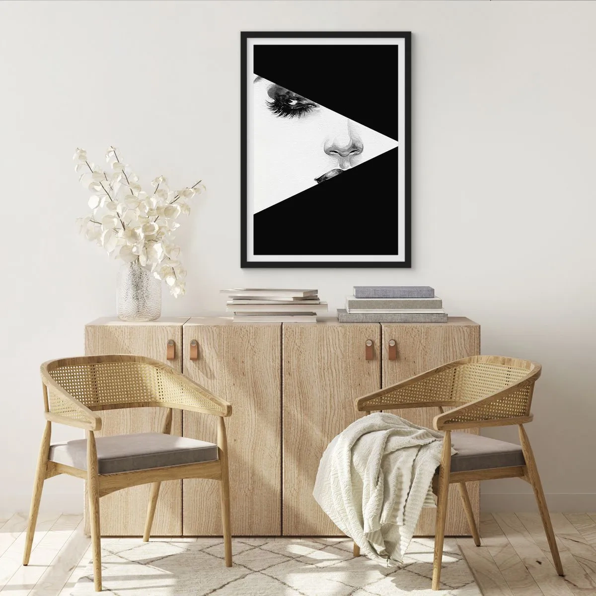 Plagát v čiernom ráme - Minimalistický portrét ženy v čiernej a bielej farbe s geometrickým členením. - 50x70cm - Vždy neobjavená - Moderná nástenná dekorácia do obývacej izby a spálne ARTTOR