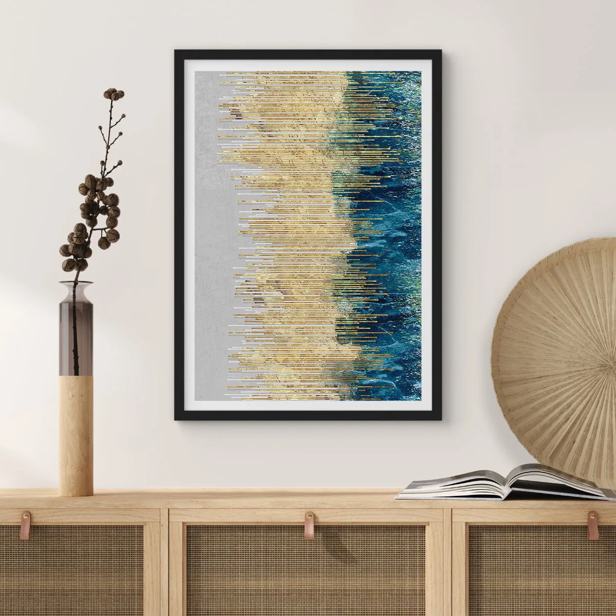 Plagát v čiernom ráme - Abstraktná kompozícia inšpirovaná zlatou plážou a oceánom. - 50x70cm - Pozlátená hranica - Moderná nástenná dekorácia do obývacej izby a spálne ARTTOR