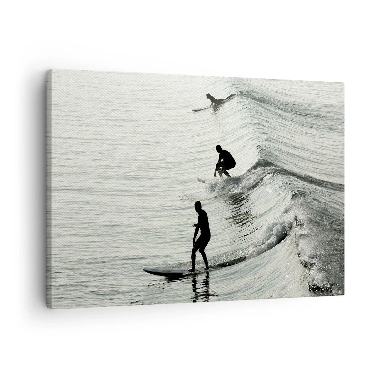 Obraz na plátne - Surferi na vlnách v monochromatickej snímke - 70x50cm - Vlne v ústrety - Moderná nástenná dekorácia do obývacej izby a spálne ARTTOR