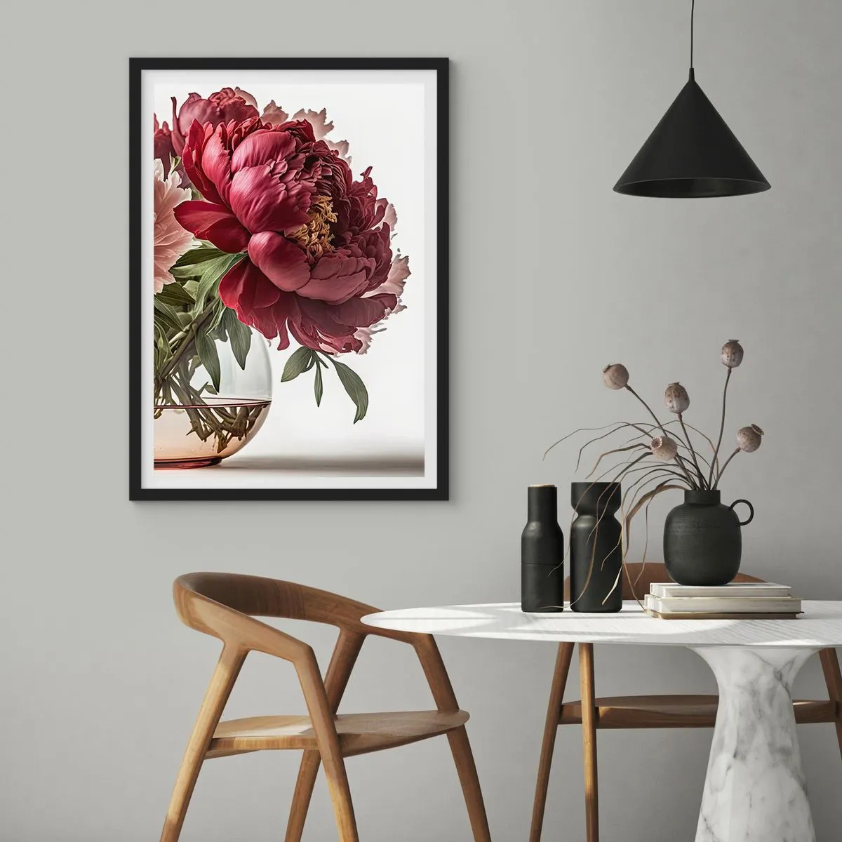 Plagát v čiernom ráme - Červené pivonky v sklenenej váze na bielom pozadí - 50x70cm - V plnom rozkvete krásy - Moderná nástenná dekorácia do obývacej izby a spálne ARTTOR