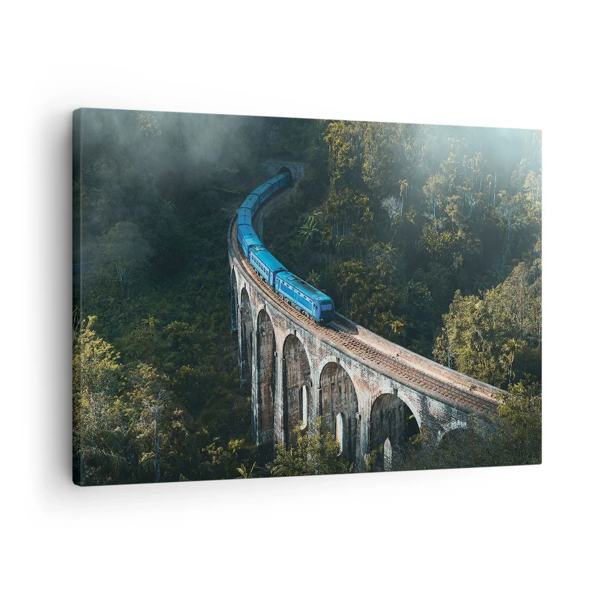 Obraz na plátne - Modrý vlak na historickom viadukte medzi lesmi - 70x50cm - Príťažlivosť prírody - Moderná nástenná dekorácia do obývacej izby a spálne ARTTOR
