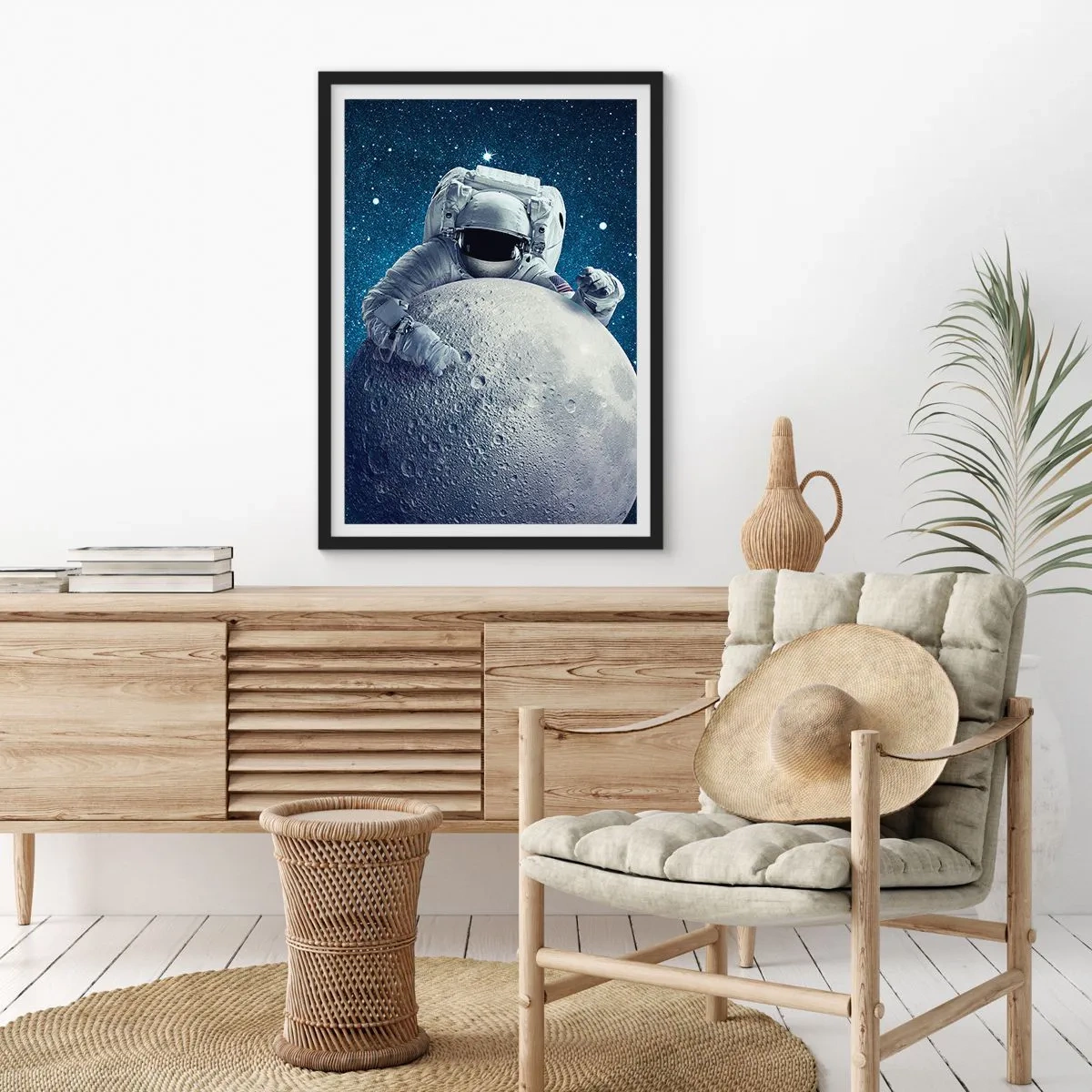 Plagát v čiernom ráme - Astronaut drží kúsok Mesiaca na pozadí hviezdnej oblohy. - 50x70cm - Vesmírny vtipkár - Moderná nástenná dekorácia do obývacej izby a spálne ARTTOR