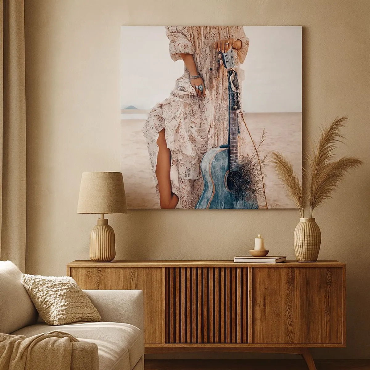 Obraz na plátne - Žena v boho štýle s gitarou na pláži - 70x50cm - Kvetinové deti na ceste - Moderná nástenná dekorácia do obývacej izby a spálne ARTTOR