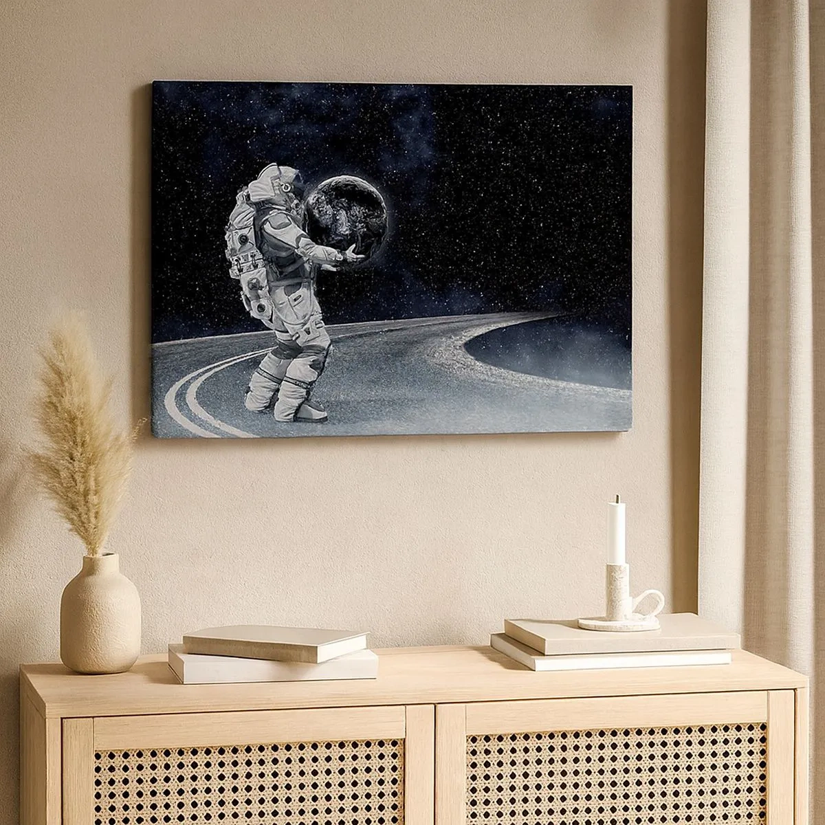 Obraz na plátne - Astronaut so Zemou proti hviezdnej oblohe - 70x50cm - Na Mliečnej dráhe - Moderná nástenná dekorácia do obývacej izby a spálne ARTTOR