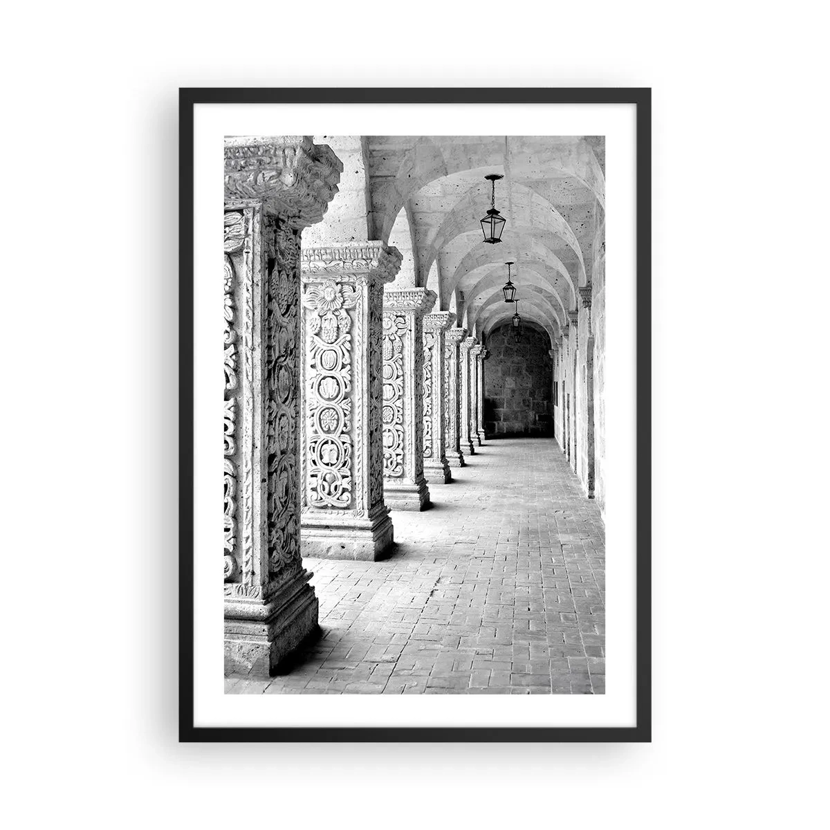 Plagát v čiernom ráme - Čiernobiela fotografia historického kláštora so stĺpmi - 50x70cm - Kam…? - Moderná nástenná dekorácia do obývacej izby a spálne ARTTOR