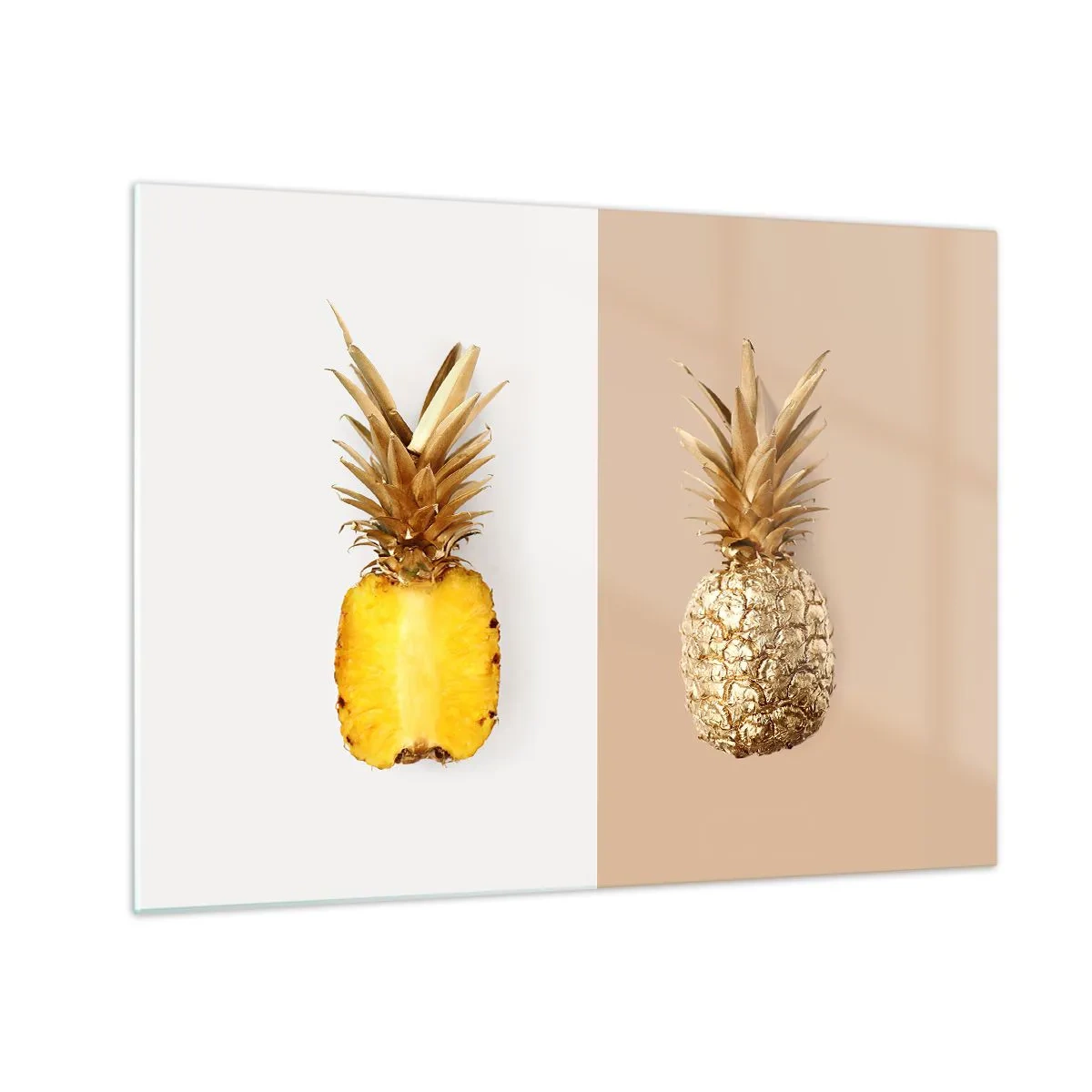 Obraz na skle - Nakrájaný a zlatý ananás na dvoch kontrastných pozadiach - 70x50cm - Ananás pre nás - Moderná nástenná dekorácia do obývacej izby a spálne ARTTOR
