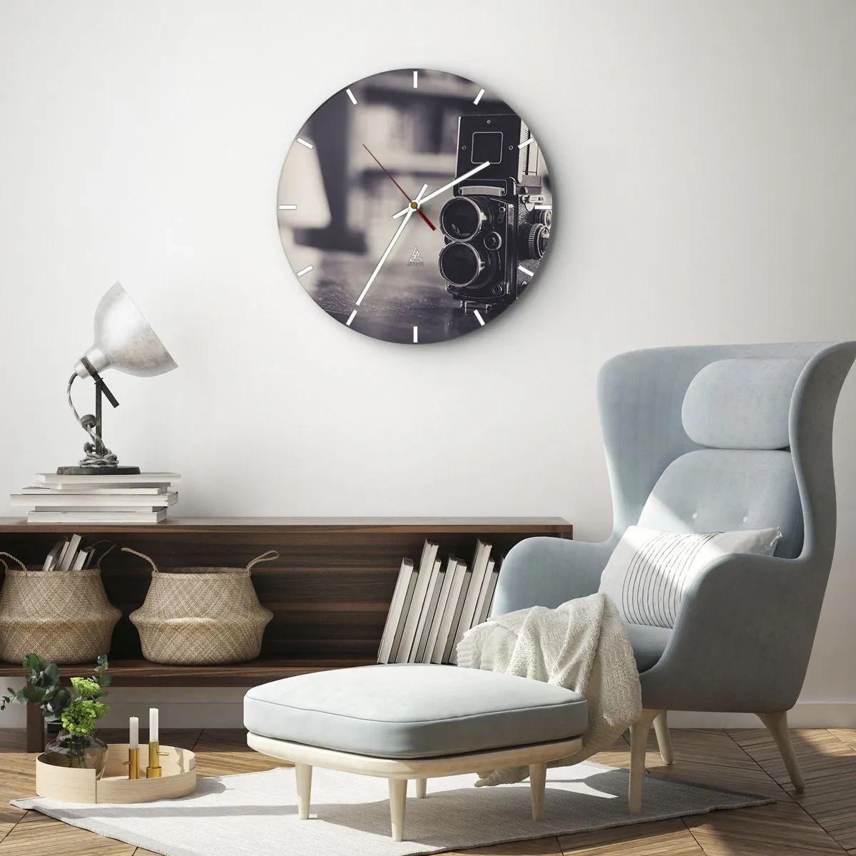 Nástenné hodiny - Starý fotoaparát na stole v sépiovej farbe - 30x30cm - Kúzlo starej fotografie - Moderná nástenná dekorácia do obývacej izby, kuchyne a spálne ARTTOR